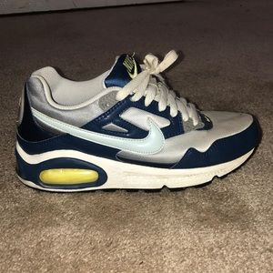 Nike air max sneaker size 6